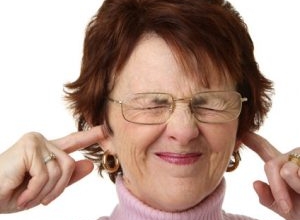 Vì sao thoái hóa đốt sống cổ gây ù tai? Biện pháp khắc phục tình trạng thoái hóa đốt sống cổ gây ù tai?